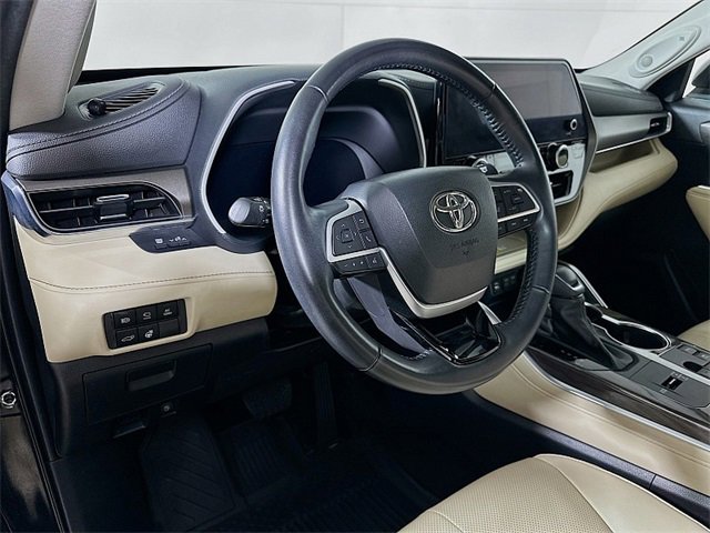 Used 2023 Toyota Highlander Limited image 9
