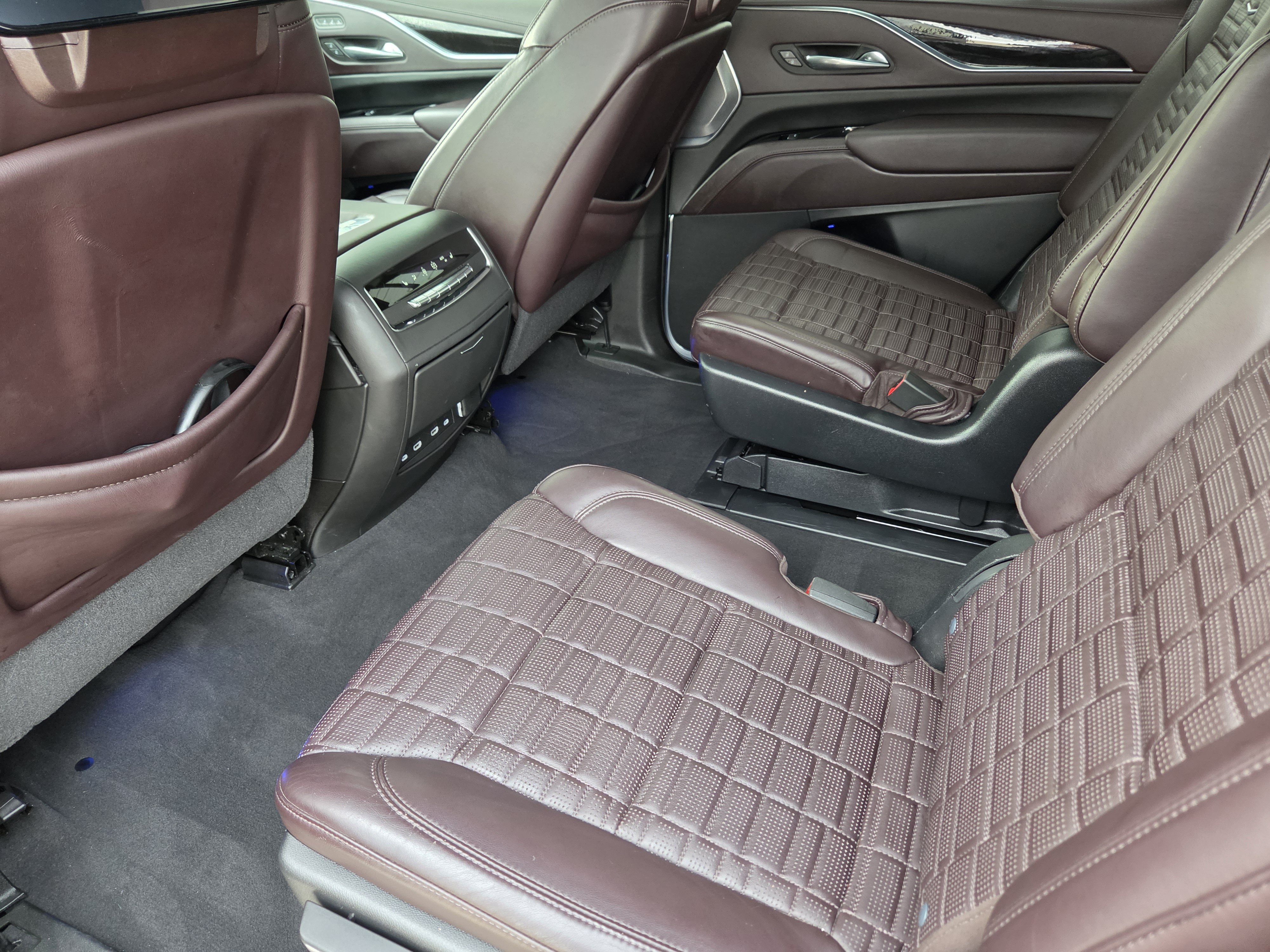 Used 2021 Cadillac Escalade Premium Luxury Platinum AWD/4WD image 30
