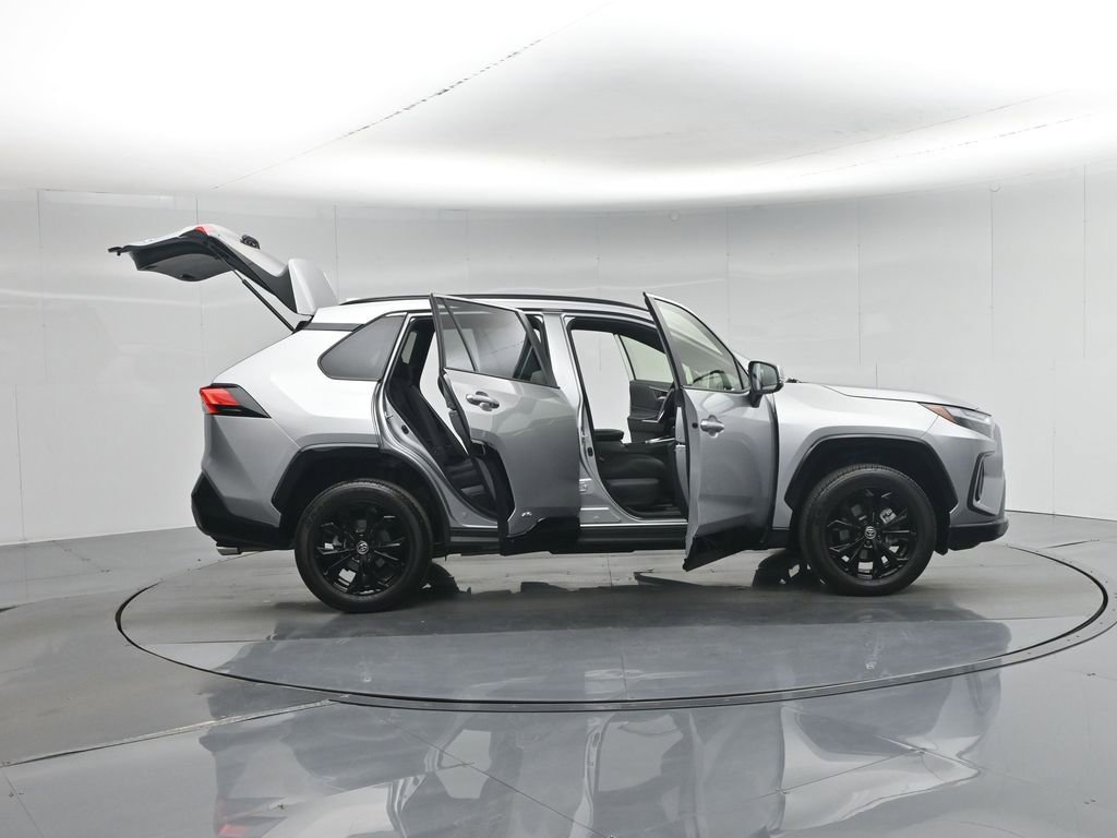 Used 2025 Toyota RAV4 SE AWD/4WD image 5