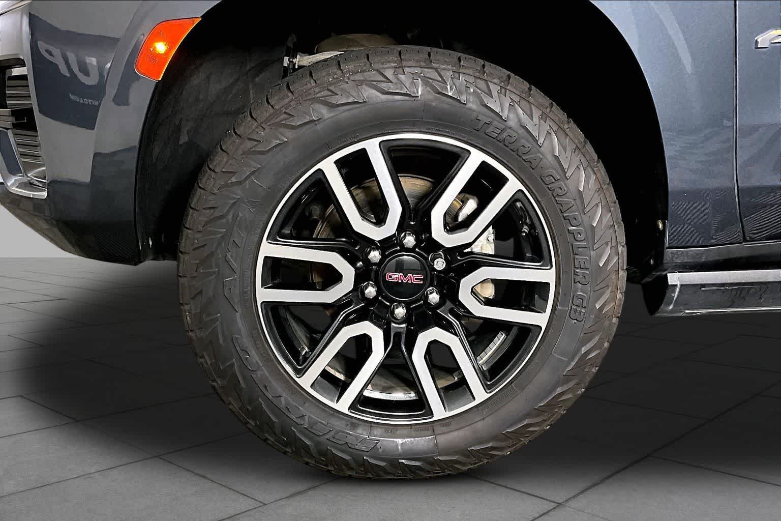 Certified 2021 GMC Yukon AT4 w/ AT4 Premium Plus Package AWD/4WD image 11