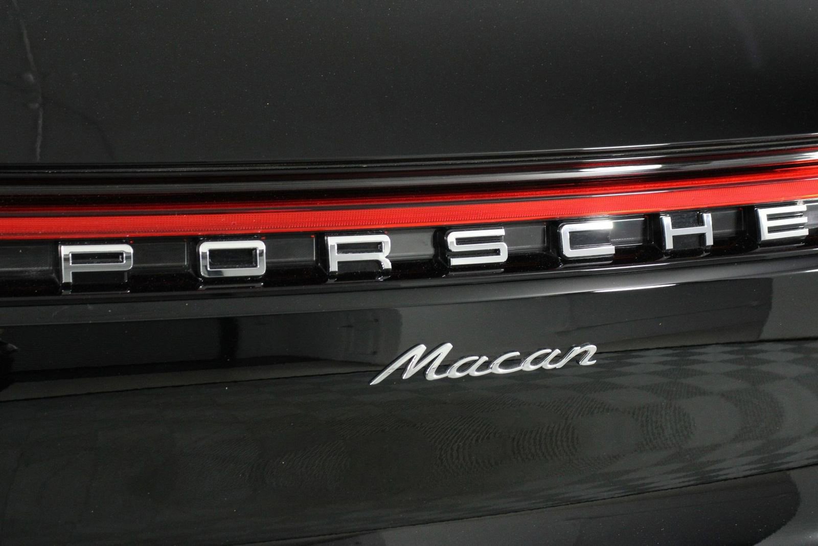 Certified 2025 Porsche Macan image 22