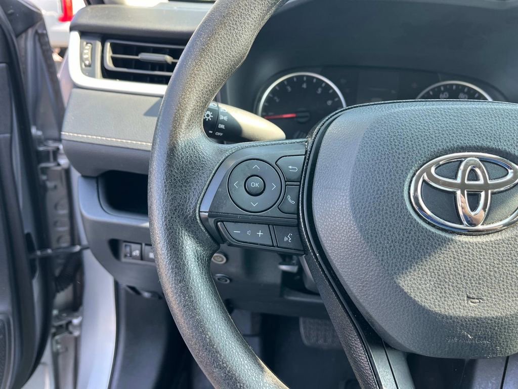 Used 2021 Toyota RAV4 LE image 18