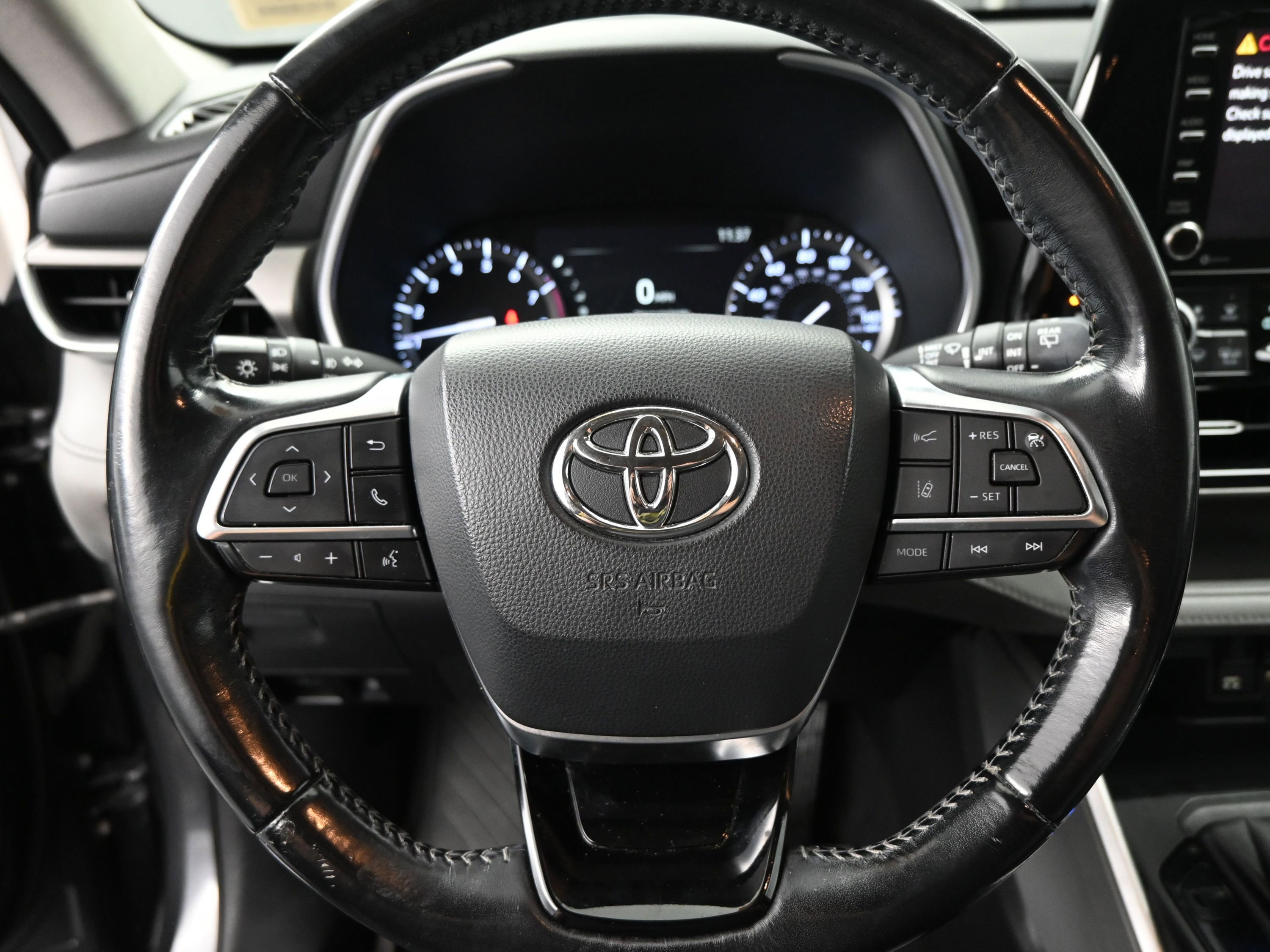 Used 2020 Toyota Highlander XLE image 11