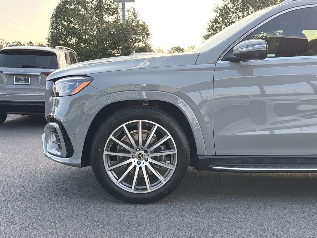 New 2026 Mercedes-Benz GLS 580 4MATIC image 9