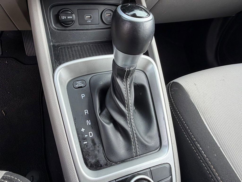 Used 2021 Hyundai Venue SEL w/ Cargo Package image 26