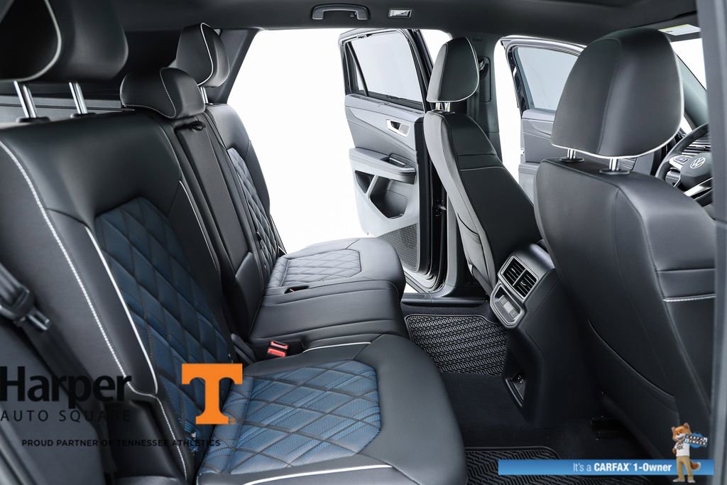 Used 2025 Volkswagen Atlas Cross Sport SEL Premium R-Line AWD/4WD image 38