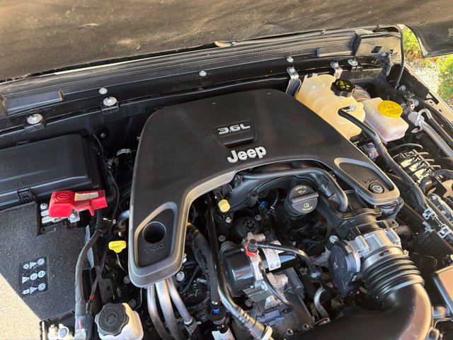 Certified 2021 Jeep Wrangler Unlimited Sahara AWD/4WD image 29