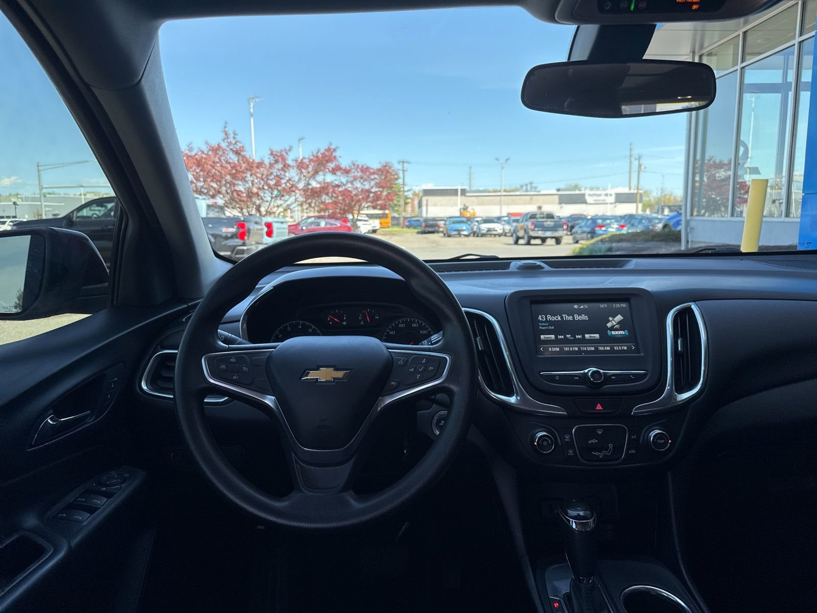 Used 2018 Chevrolet Equinox LT FWD image 2