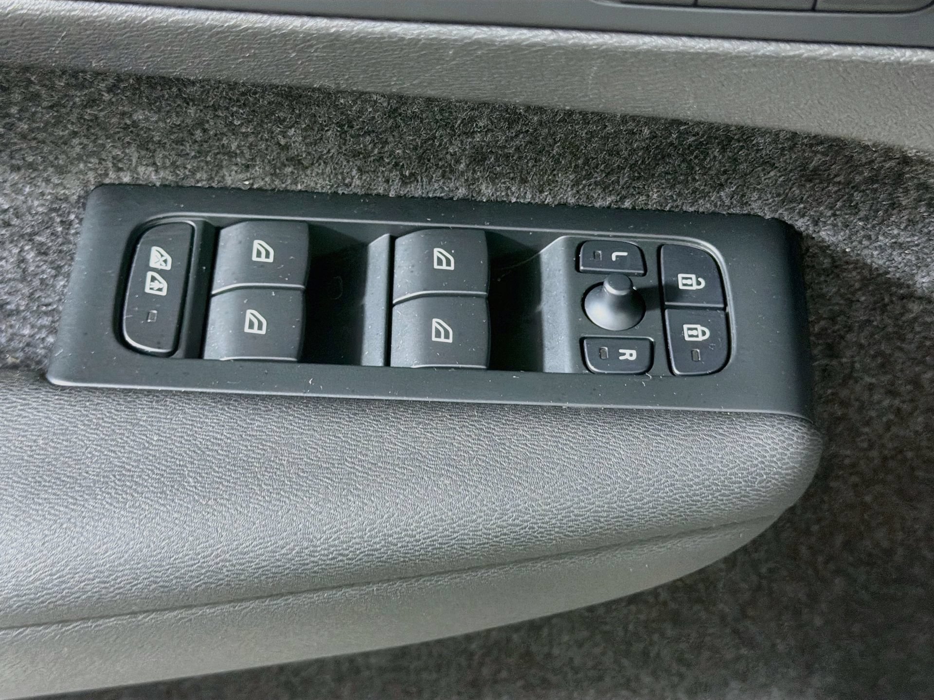 Used 2023 Volvo C40 P8 Recharge Ultimate AWD/4WD image 18