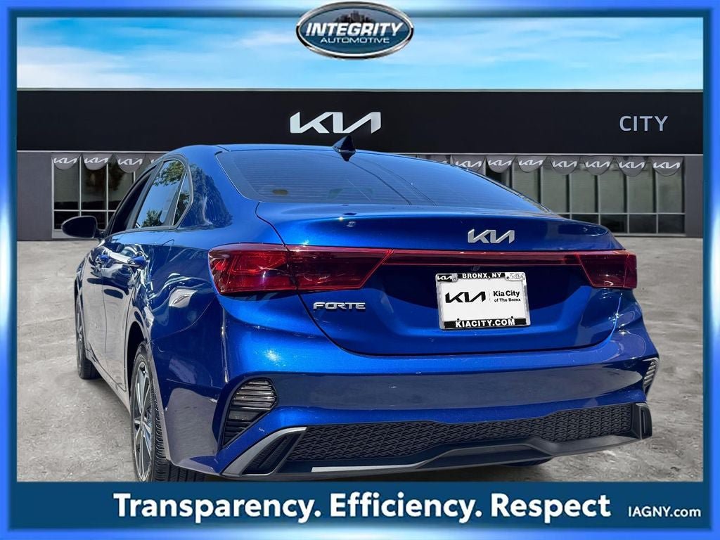 Used 2023 Kia Forte LXS w/ LXS Technology Package FWD image 5