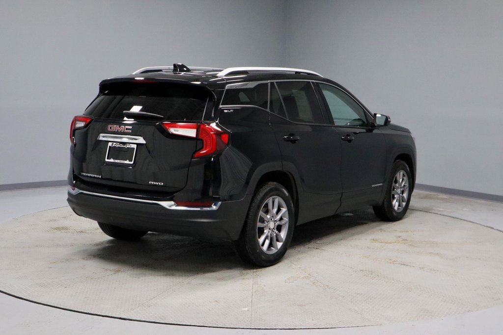 Used 2024 GMC Terrain SLT image 11