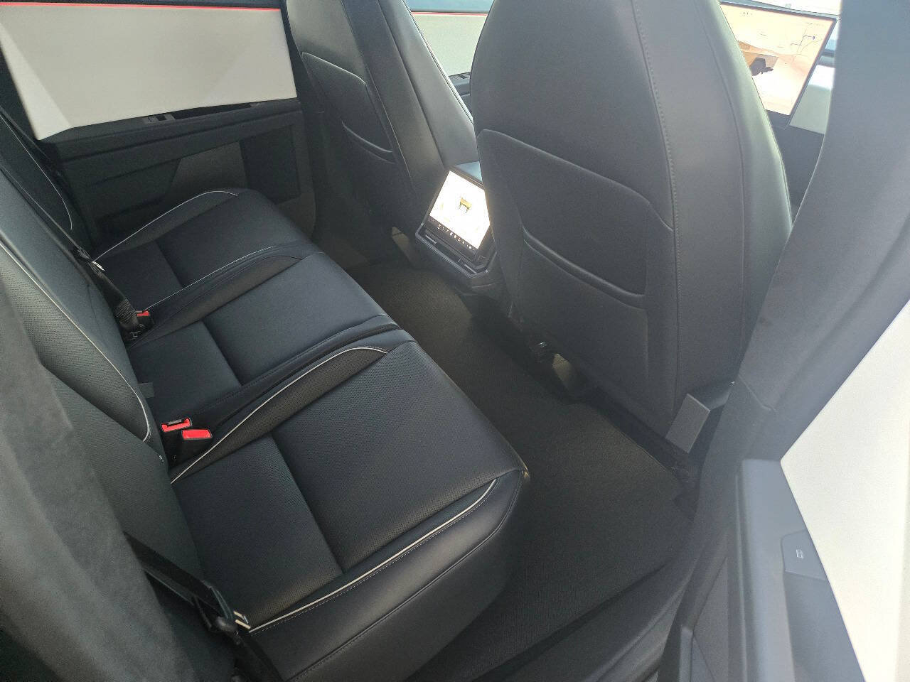 Used 2024 Tesla Cybertruck AWD Crew Cab image 25