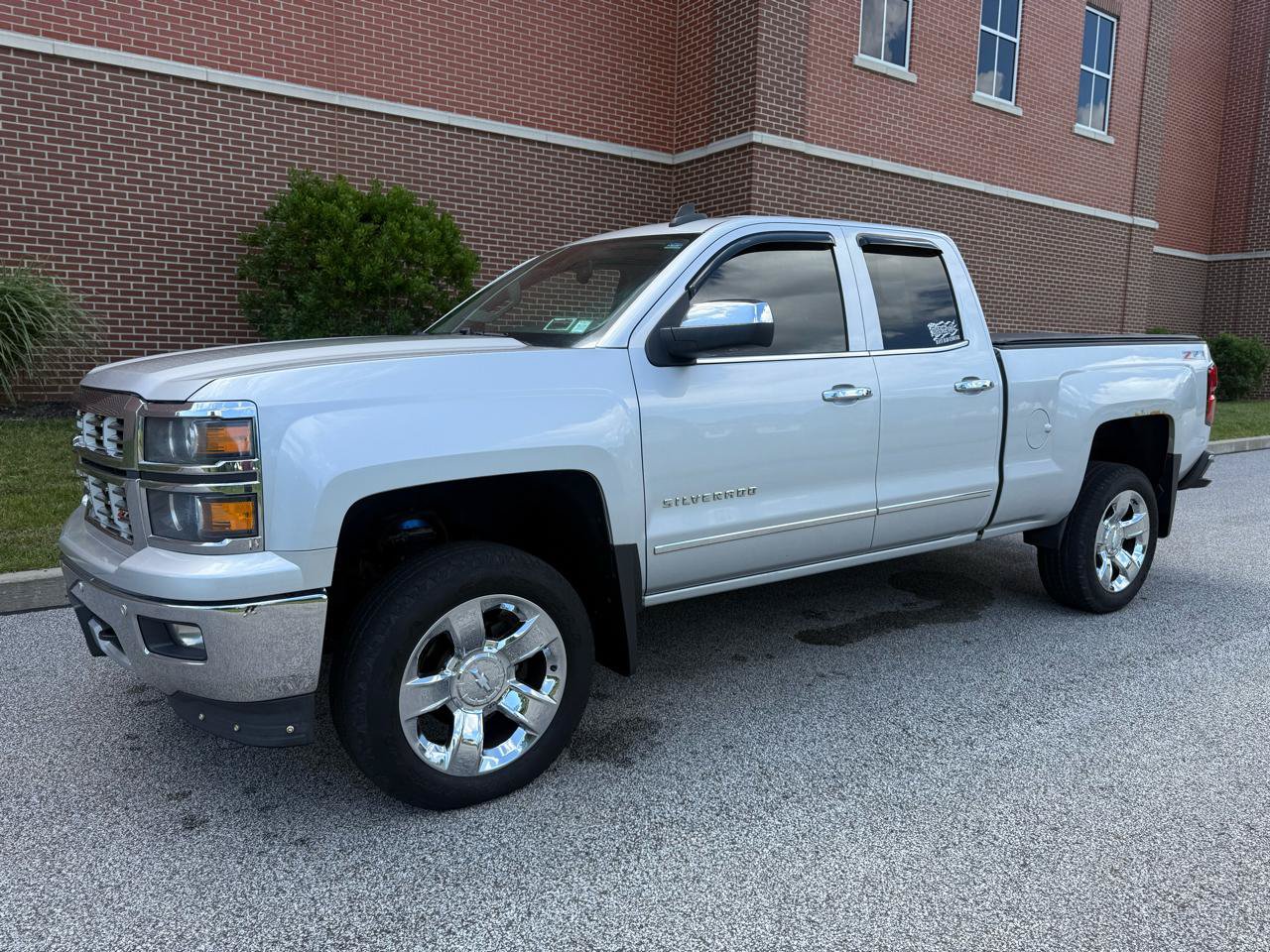 Used 2015 Chevrolet Silverado 1500 LTZ Z71 w/ LTZ Plus Package AWD/4WD image 4