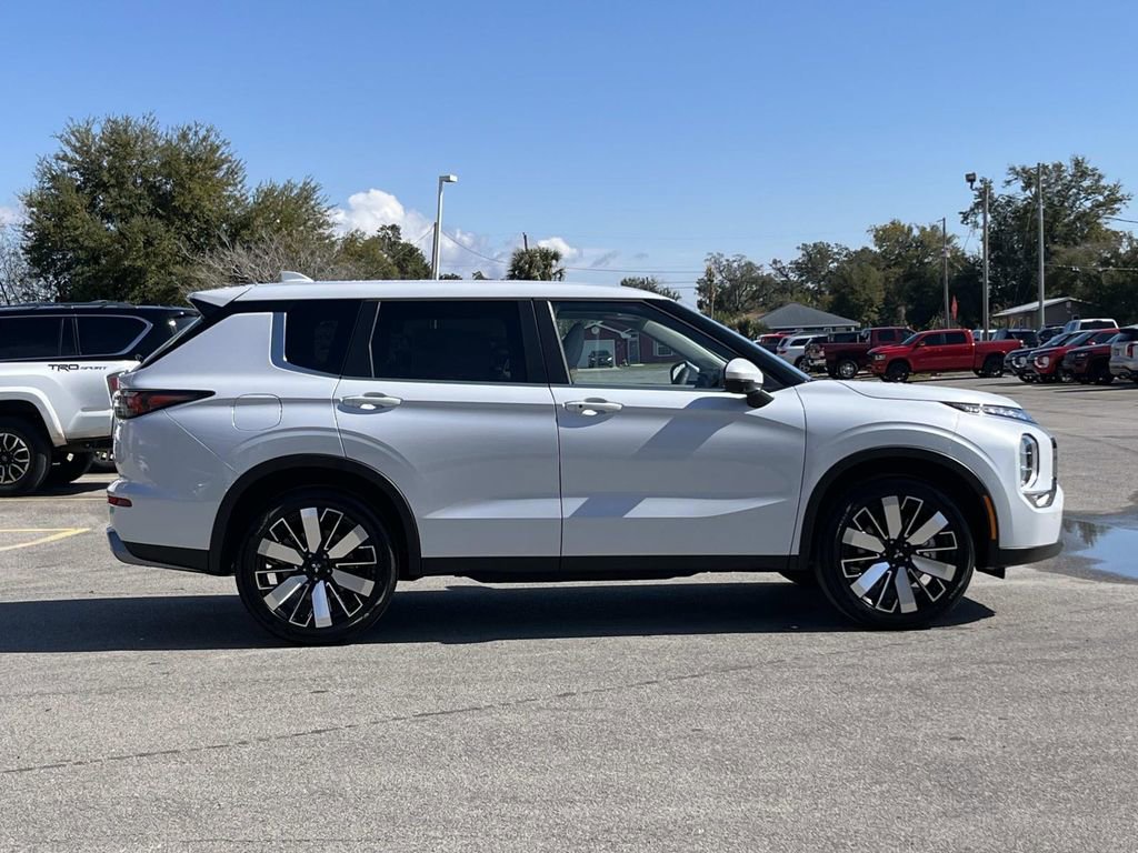New 2026 Mitsubishi Outlander SE FWD image 5