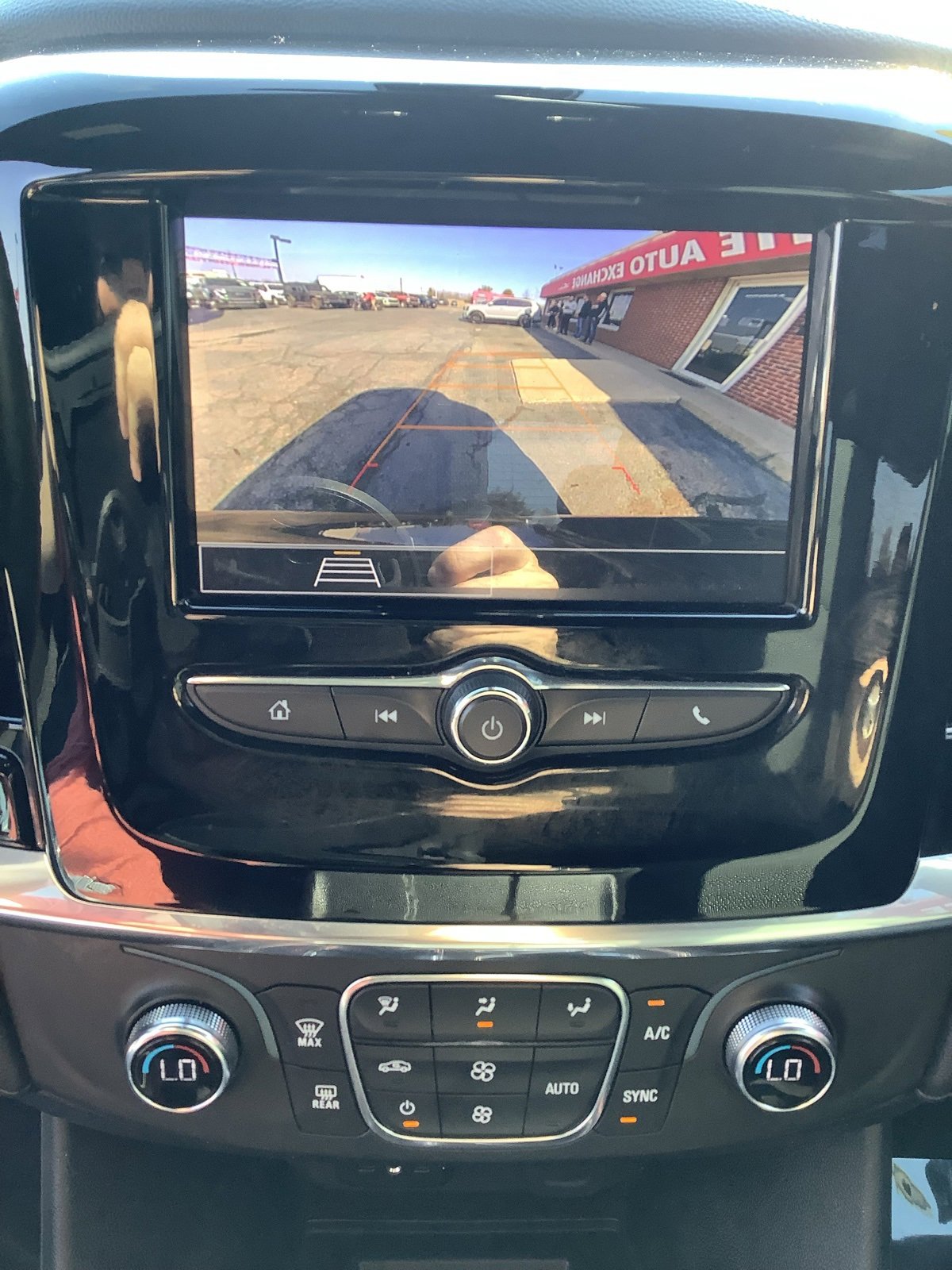 Used 2023 Chevrolet Traverse LT image 16