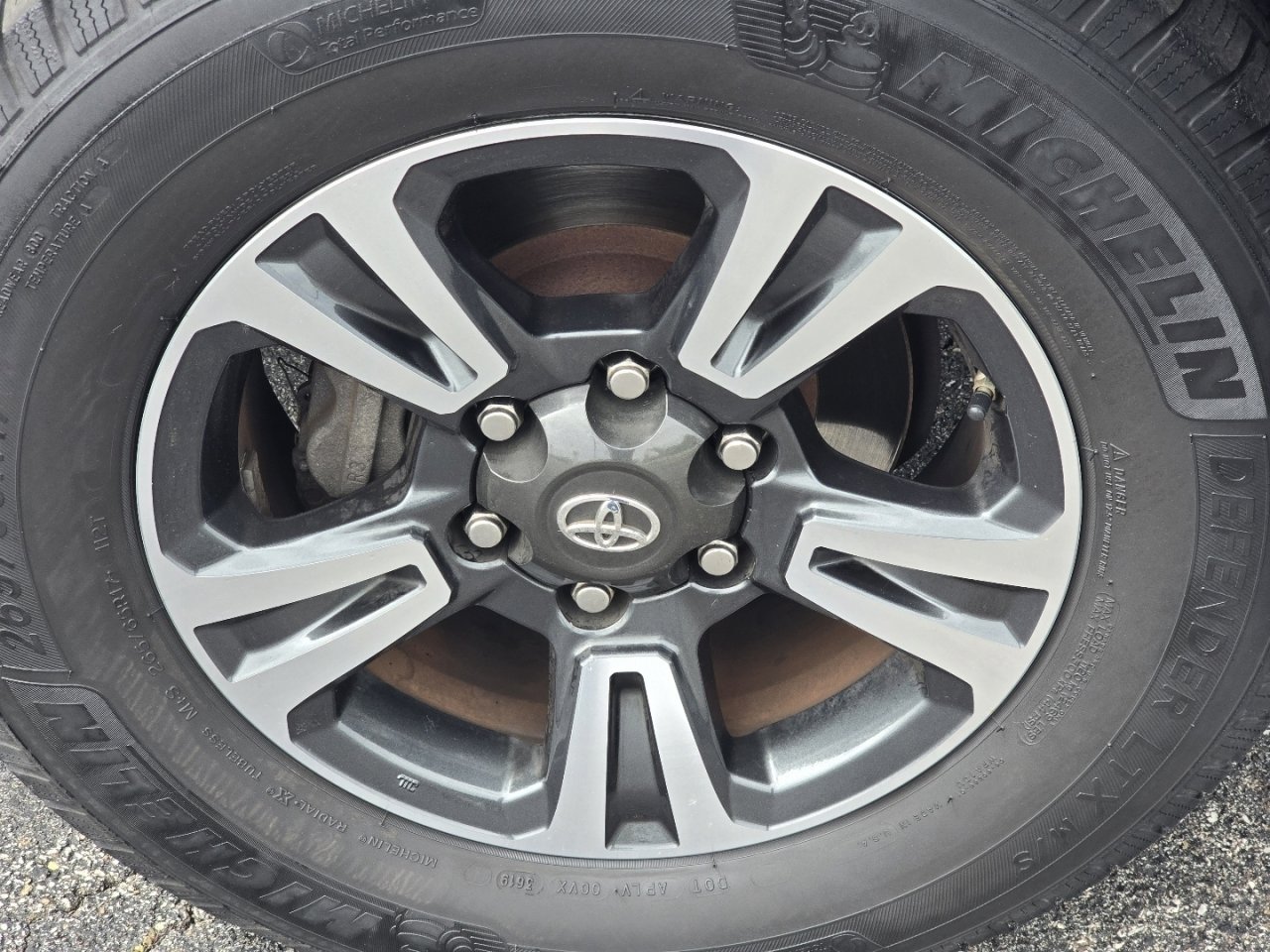 Certified 2017 Toyota Tacoma TRD Sport AWD/4WD image 8