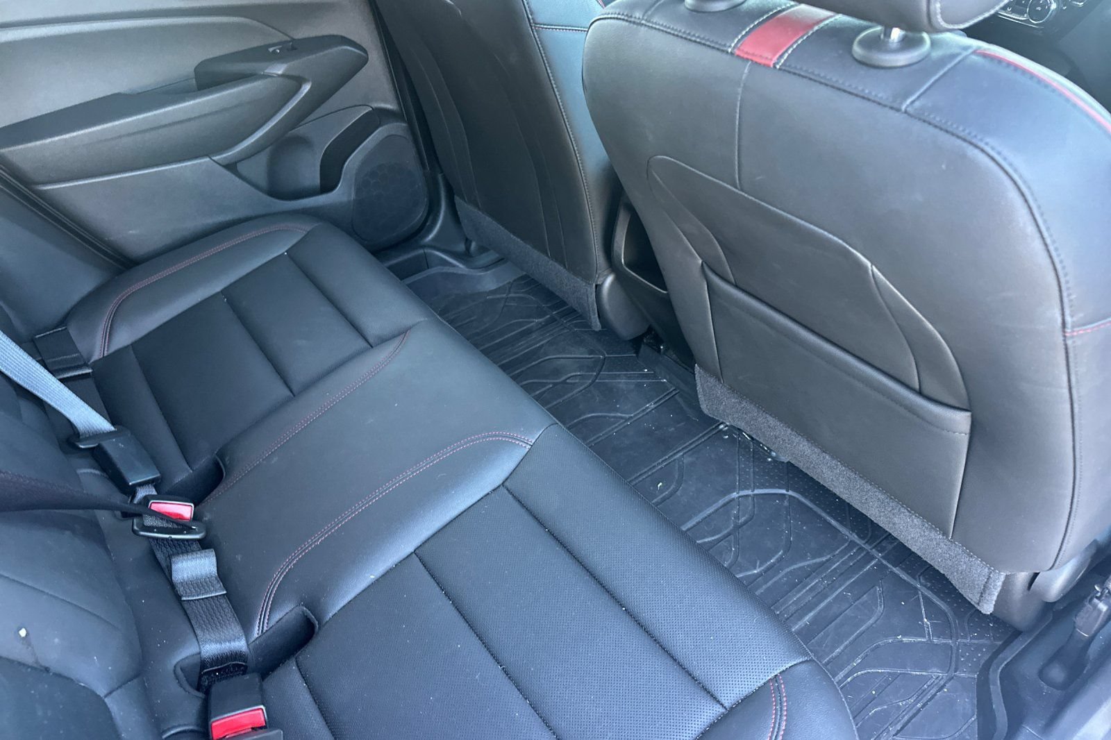 Used 2024 Chevrolet Trax RS w/ Sunroof Package FWD image 18