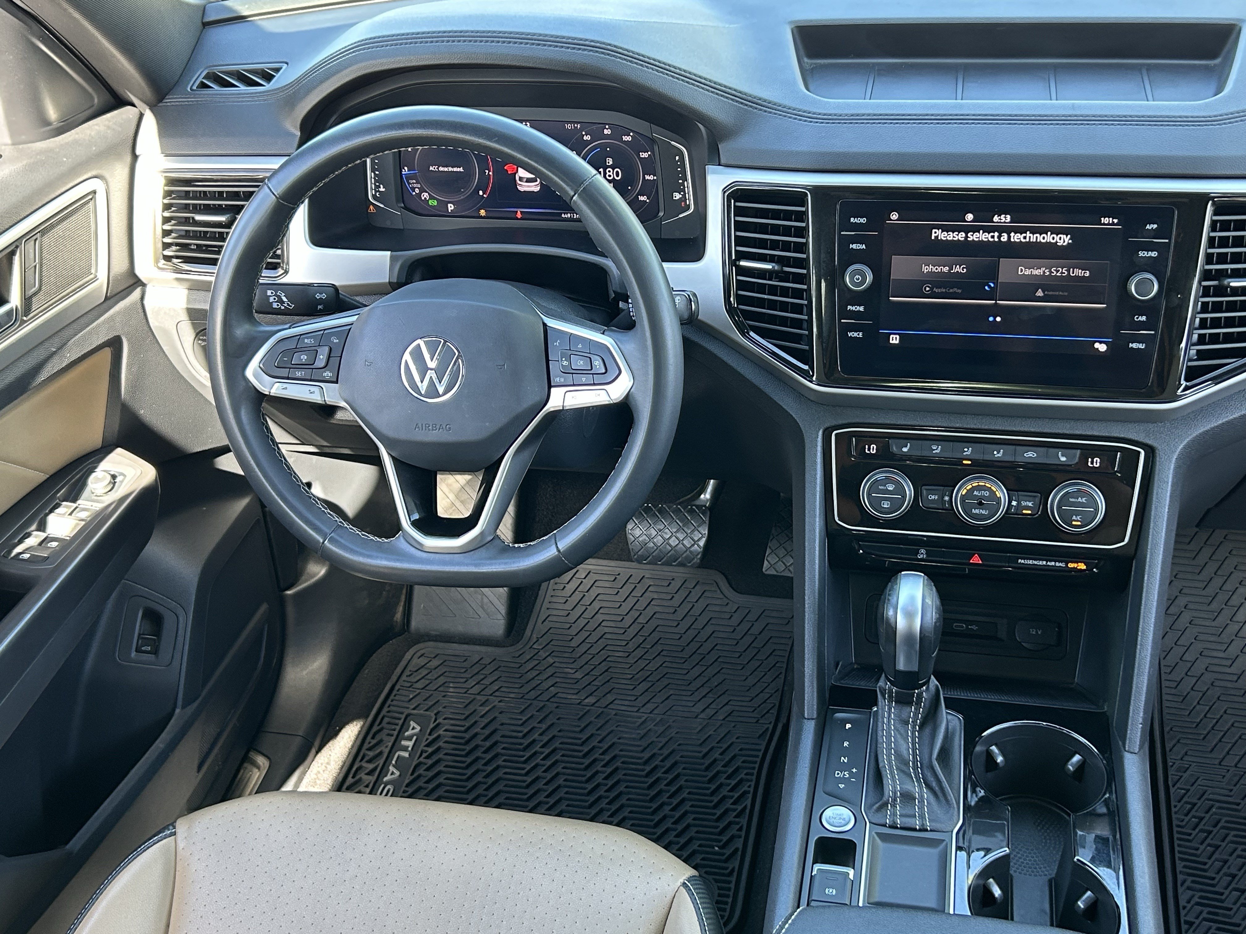 Used 2023 Volkswagen Atlas Cross Sport SE w/ Panoramic Sunroof Package FWD image 12