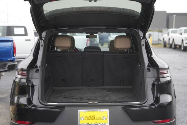 Used 2025 Porsche Cayenne Base image 32