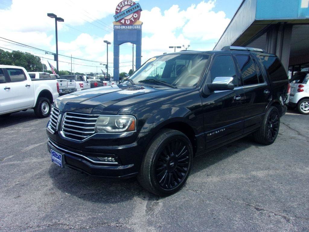 Used 2015 Lincoln Navigator 2WD image 2