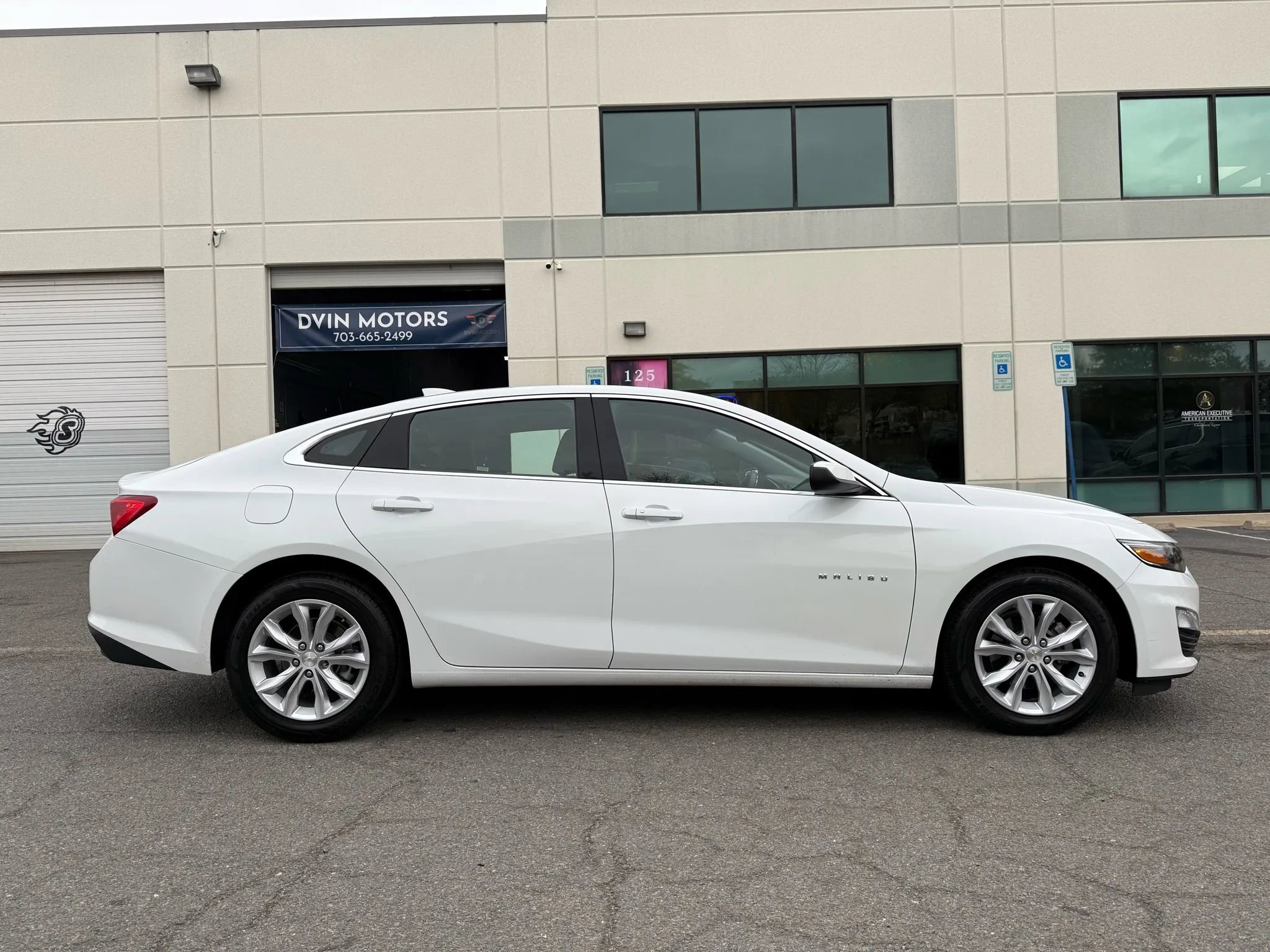 Used 2023 Chevrolet Malibu LT image 3