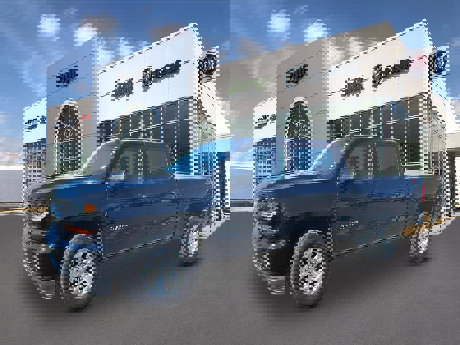 Used 2018 Chevrolet Silverado 1500 LT w/ All Star Edition image 4