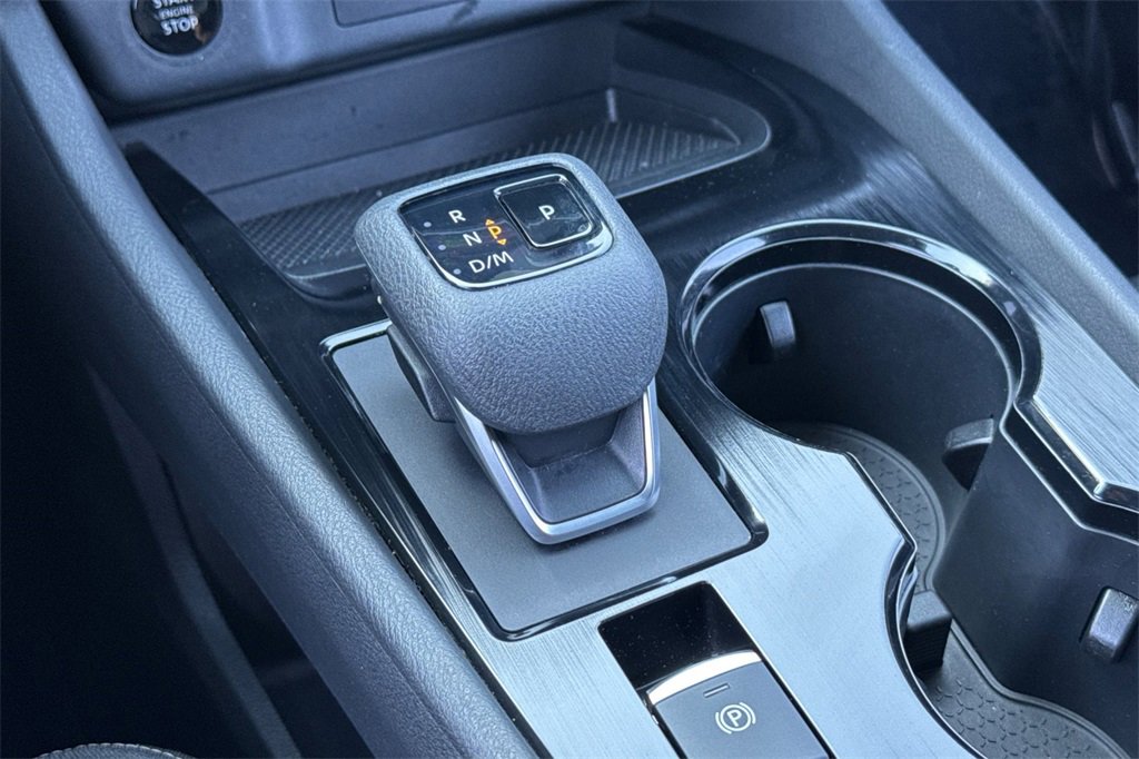 Used 2025 Nissan Rogue SV image 19