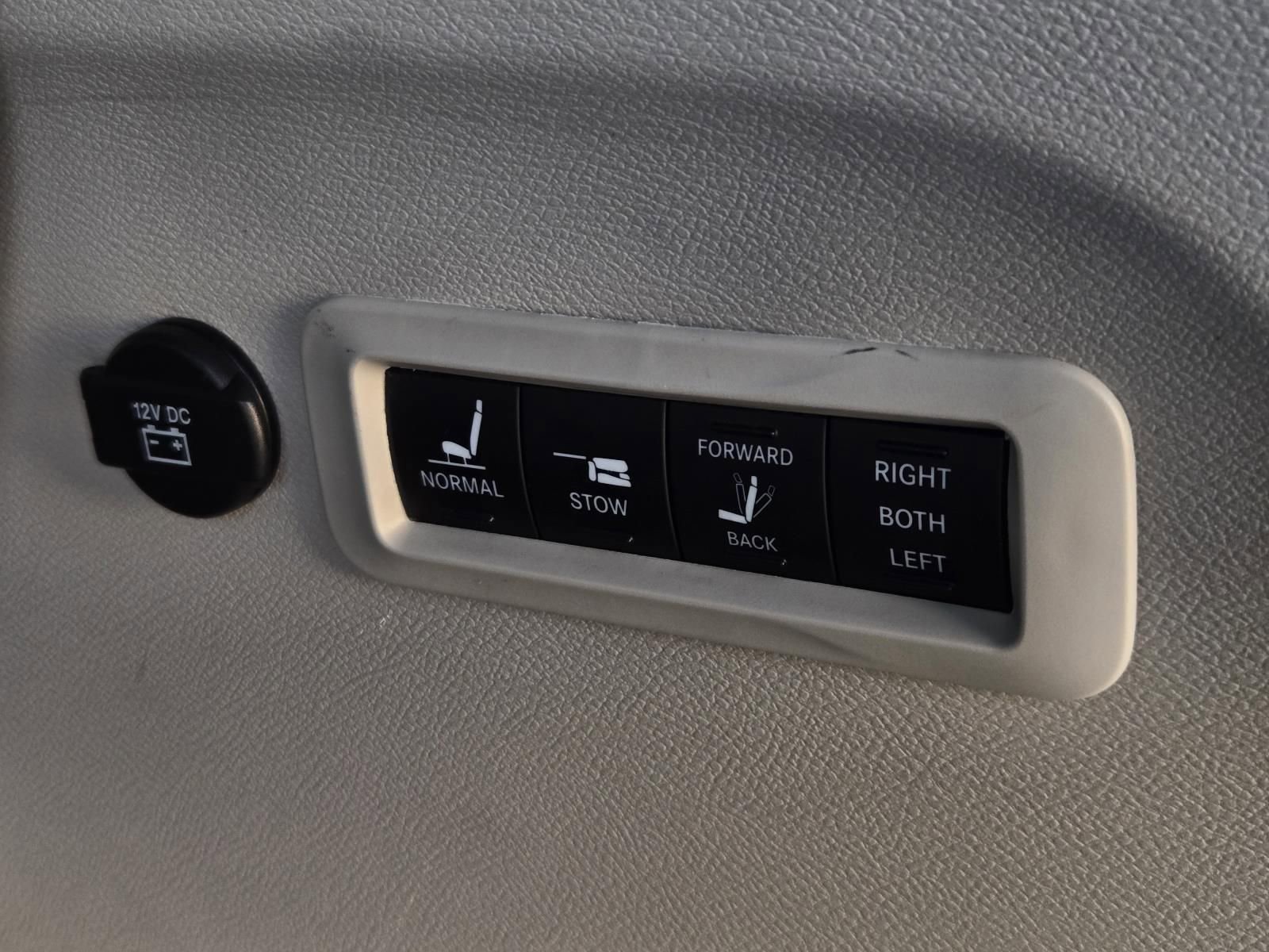 Used 2019 Chrysler Pacifica Limited image 13