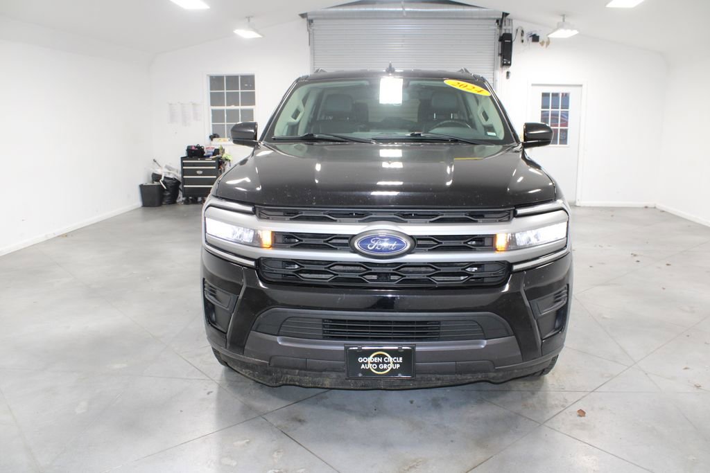 Used 2024 Ford Expedition Max XLT image 3