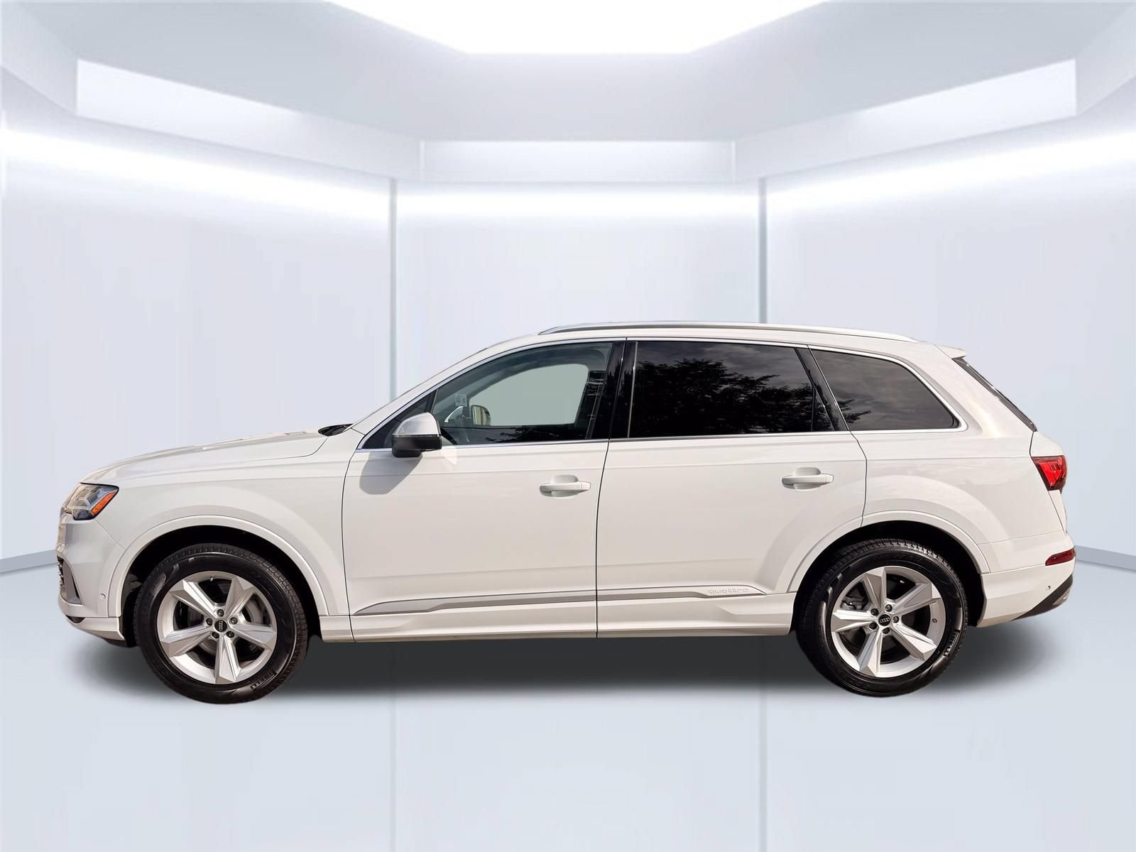 Used 2023 Audi Q7 2.0T Premium w/ Convenience Package AWD/4WD image 11