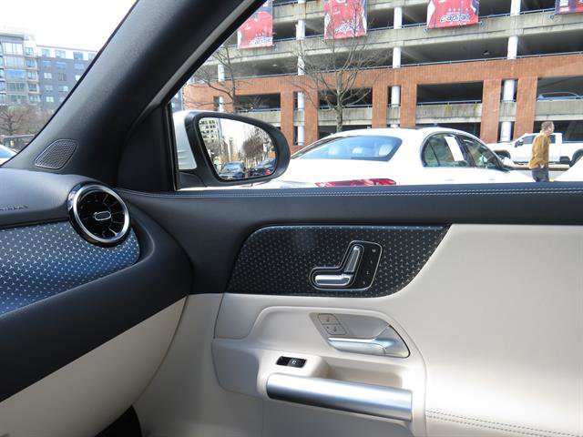 Used 2025 Mercedes-Benz GLA 250 4MATIC image 16