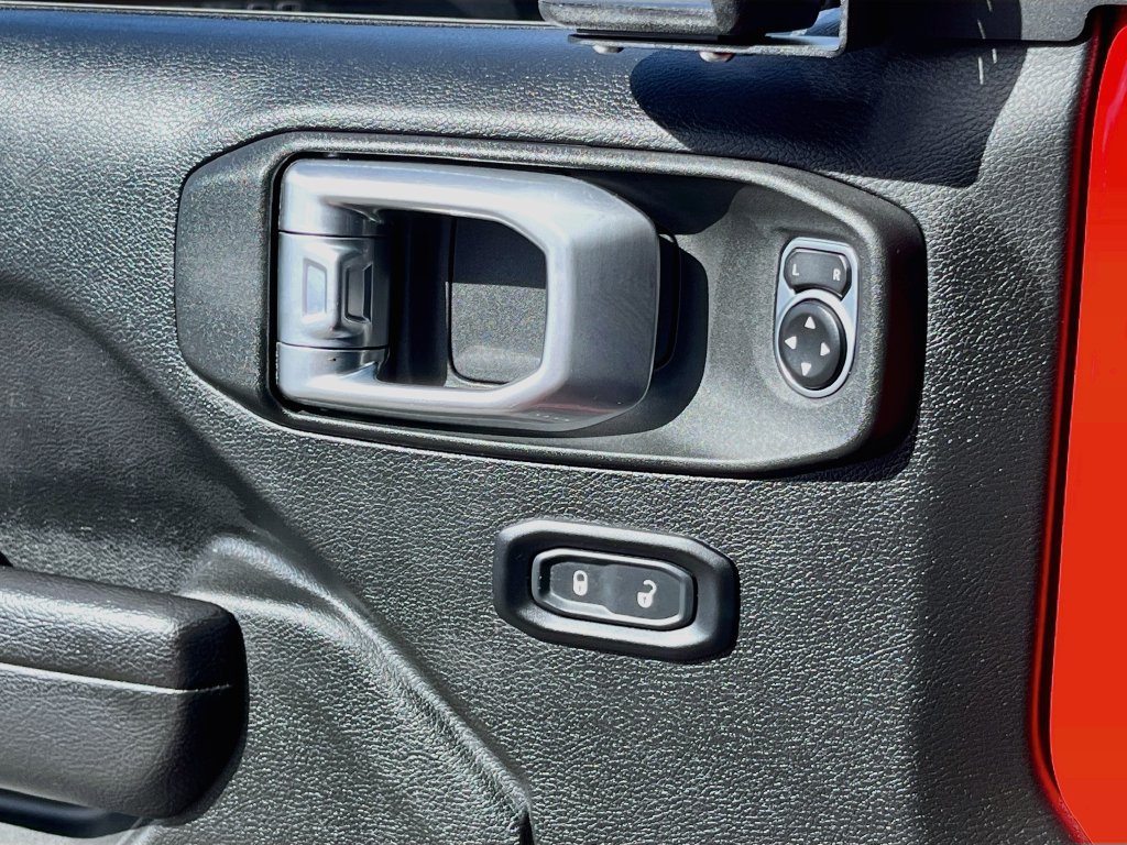 Used 2023 Jeep Gladiator Rubicon w/ LED Lighting Group AWD/4WD image 18