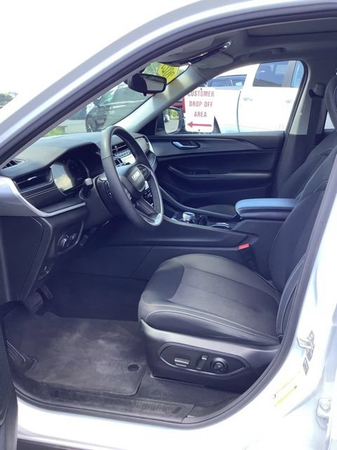 Certified 2023 Jeep Grand Cherokee L Laredo w/ Luxury Tech Group I AWD/4WD image 14