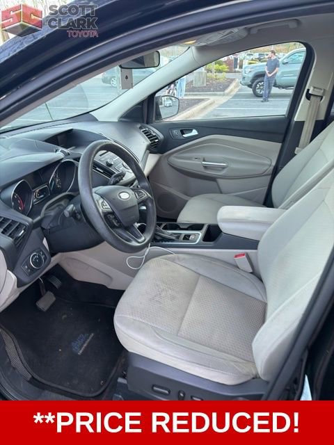Used 2017 Ford Escape SE image 2