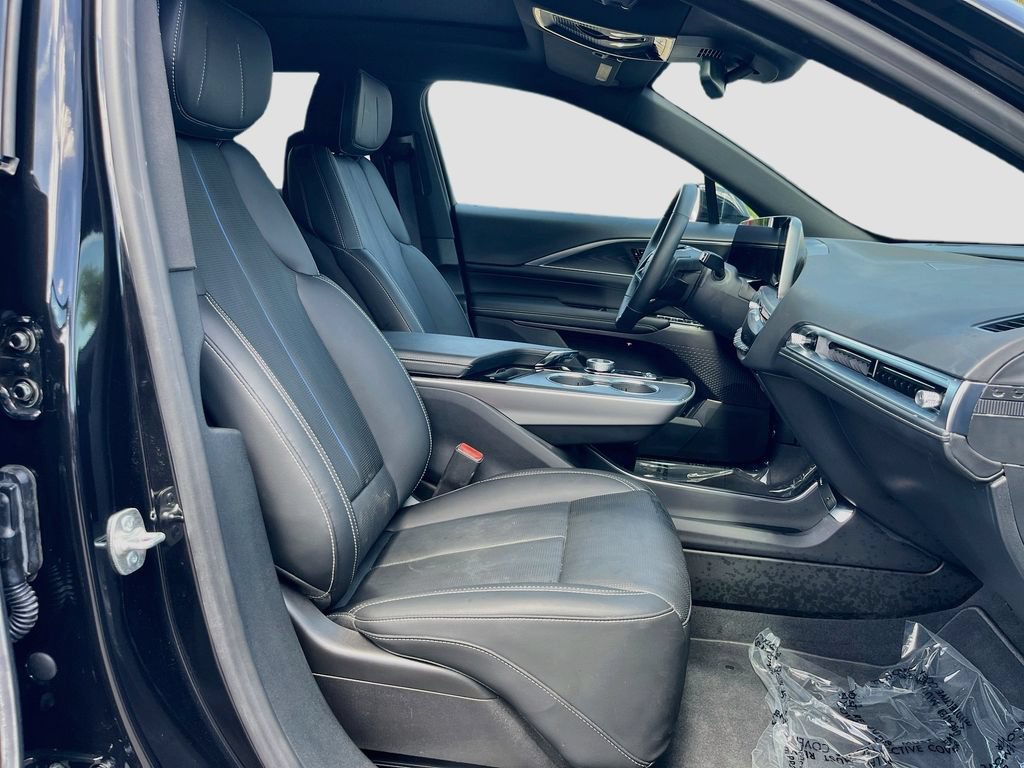 Used 2025 Cadillac Lyriq Luxury AWD/4WD image 30