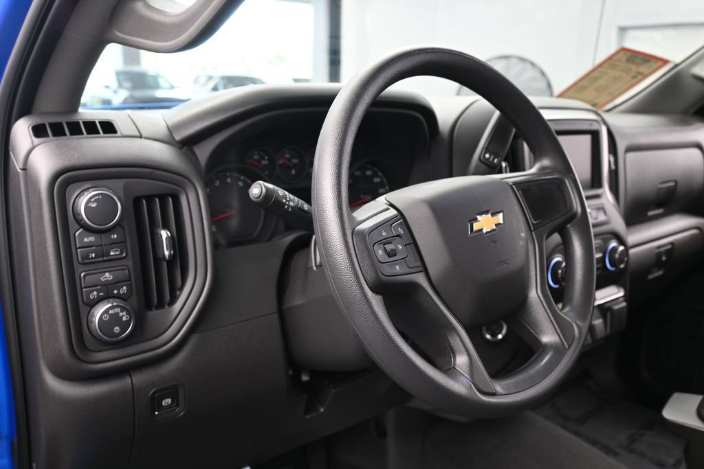 Used 2025 Chevrolet Silverado 1500 Custom w/ Turbomax Blackout Package AWD/4WD image 15