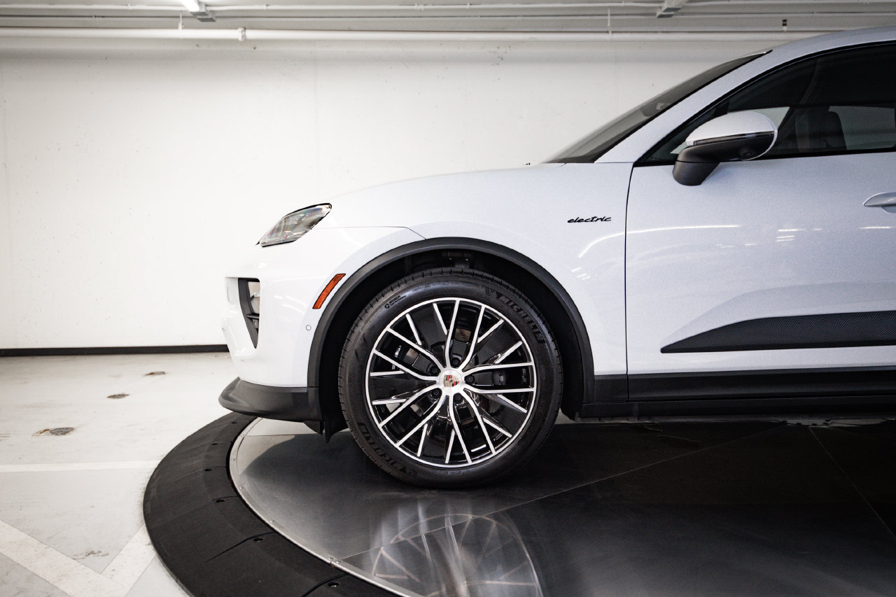 Used 2024 Porsche Macan 4 Electric AWD/4WD image 11