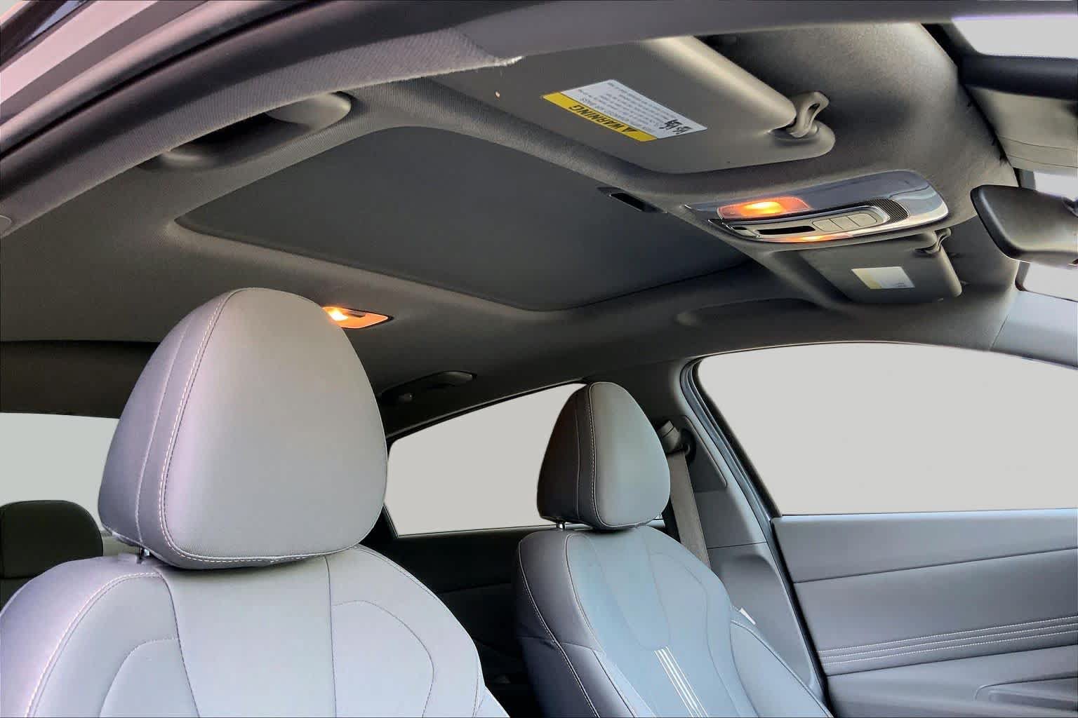 Used 2022 Hyundai Elantra SEL w/ Convenience + Premium Package FWD image 14