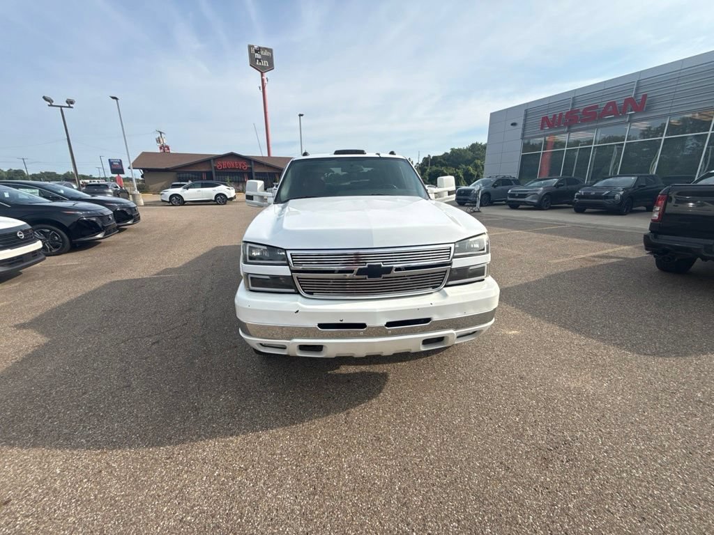 Used 2007 Chevrolet Silverado 2500 LT w/ Heavy-Duty Power Package AWD/4WD image 3