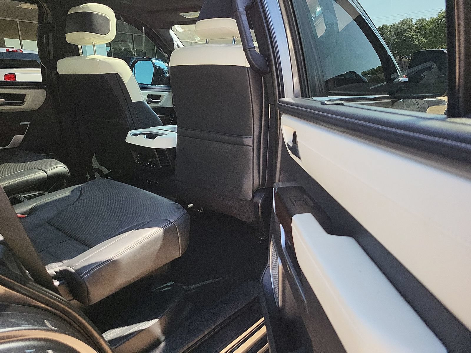 Used 2024 Toyota Sequoia Capstone AWD/4WD image 28