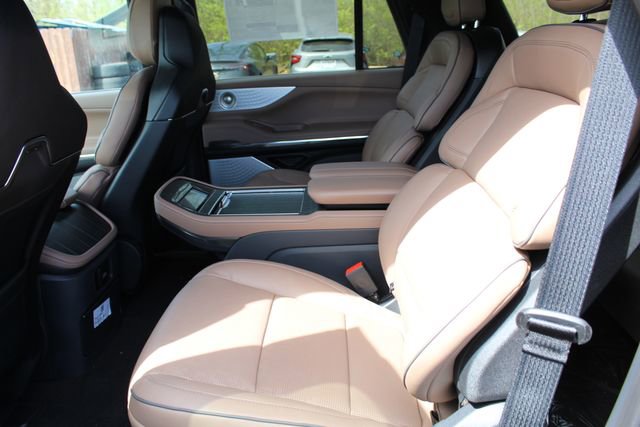 New 2026 Lincoln Navigator Black Label AWD/4WD image 13