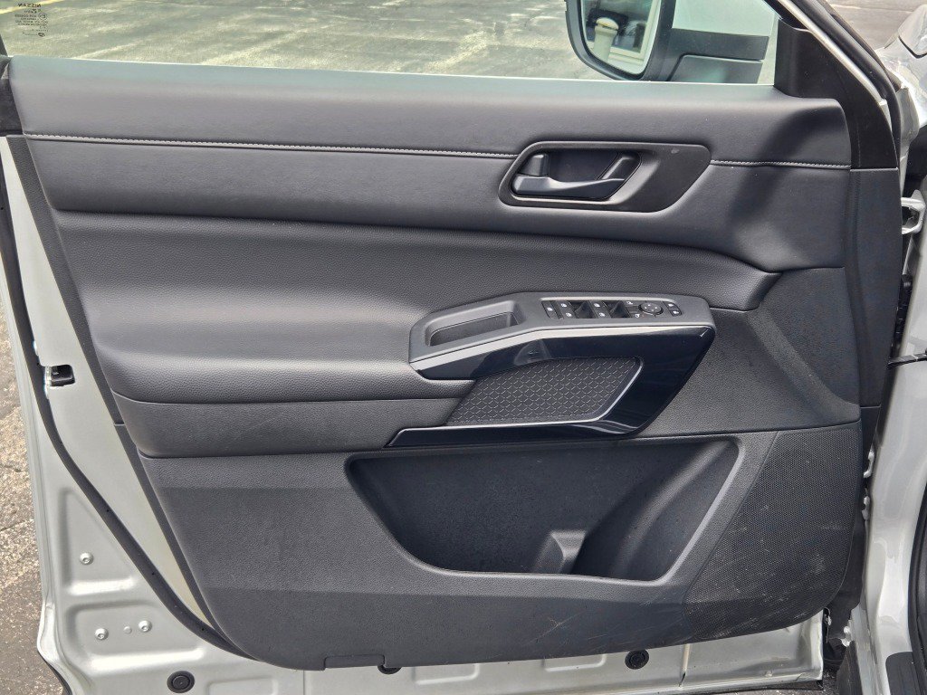 Used 2025 Nissan Pathfinder SV AWD/4WD image 22