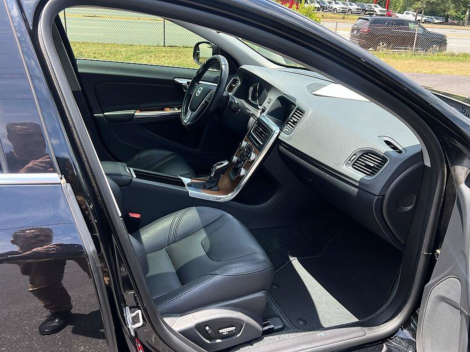 Used 2016 Volvo S60 T5 Inscription Platinum FWD image 31