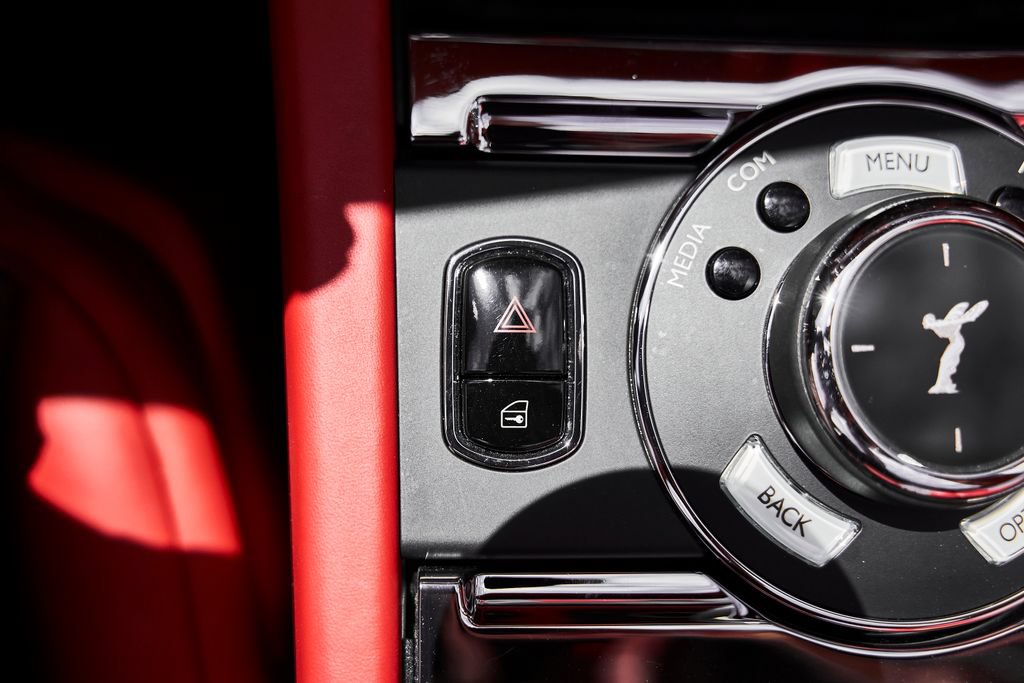 Used 2018 Rolls-Royce Dawn RWD image 63