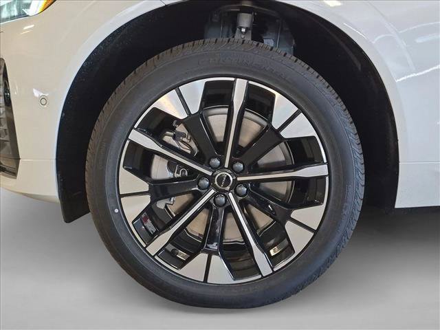 New 2027 Volvo XC60 T8 Plus AWD/4WD image 10