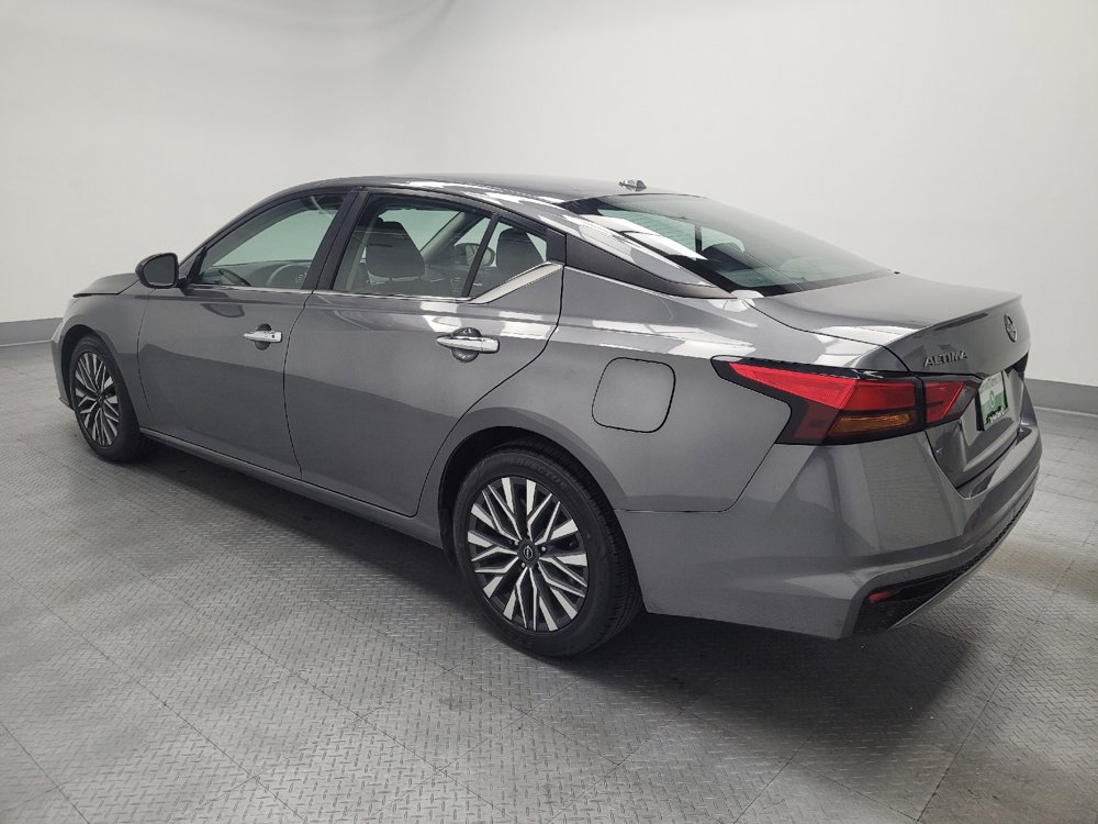 Used 2024 Nissan Altima 2.5 SV image 3