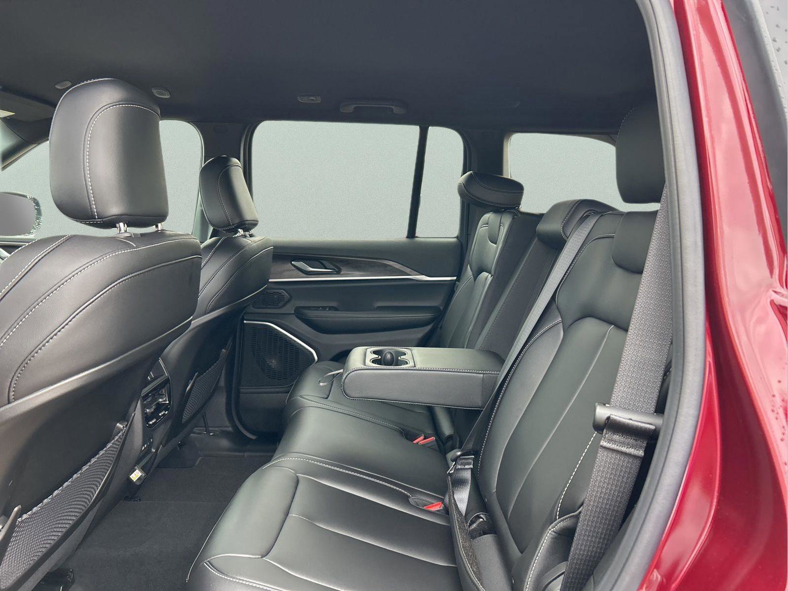 Used 2026 Jeep Grand Cherokee Limited image 27