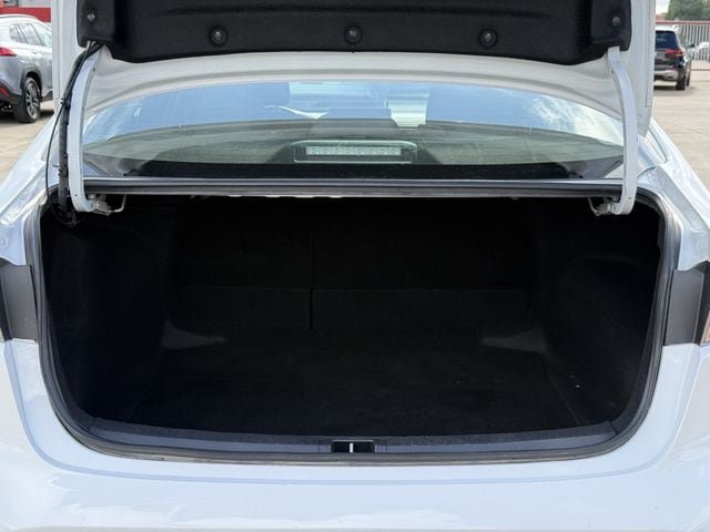Used 2025 Toyota Corolla LE FWD image 31