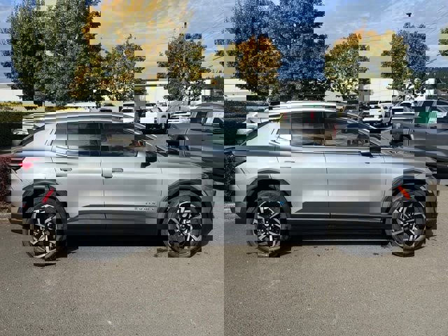 New 2026 Chevrolet Equinox EV LT image 8