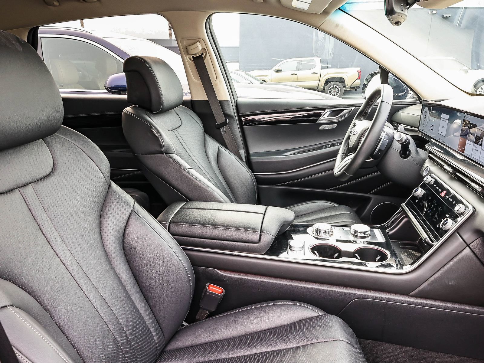 Used 2025 Genesis GV80 2.5T Standard image 18